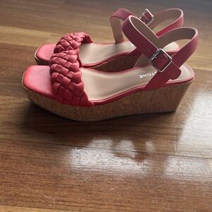 Brand new size 7.5 wedges. Color is salmon.